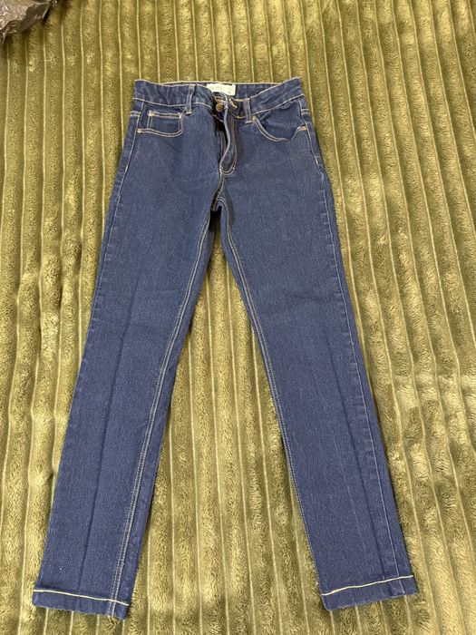 Тъмно сини дънки