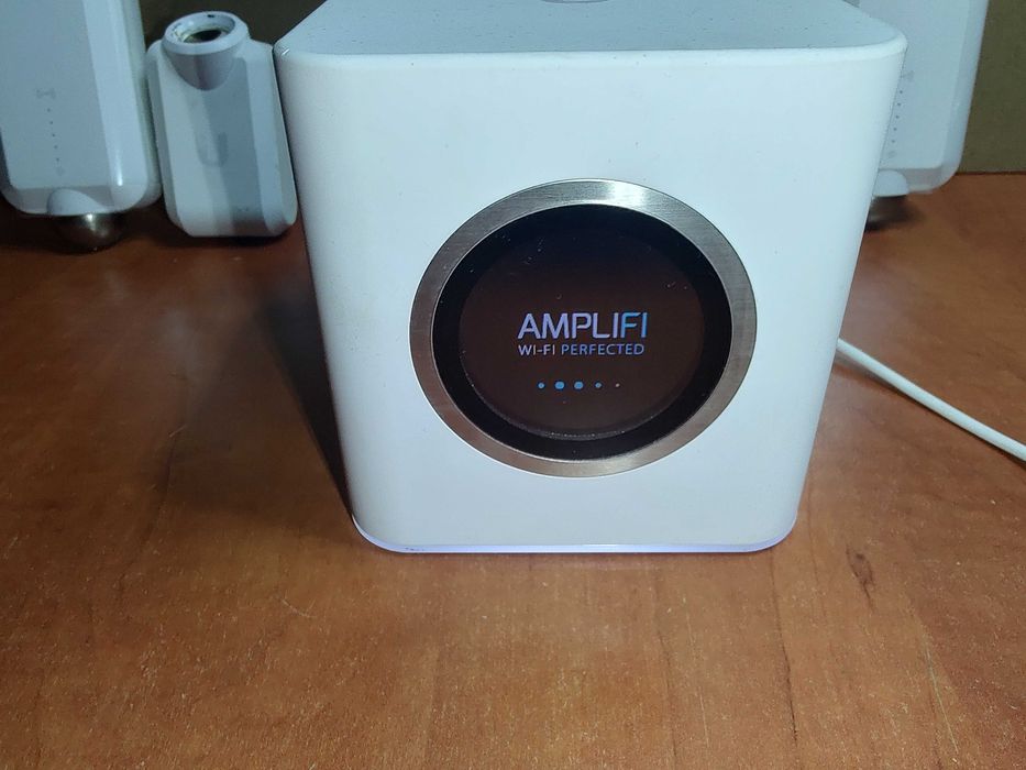 Sistem Wi-Fi Mesh UBIQUITI AmpliF HD Dual-band Gigabit MU-MIMO Touch