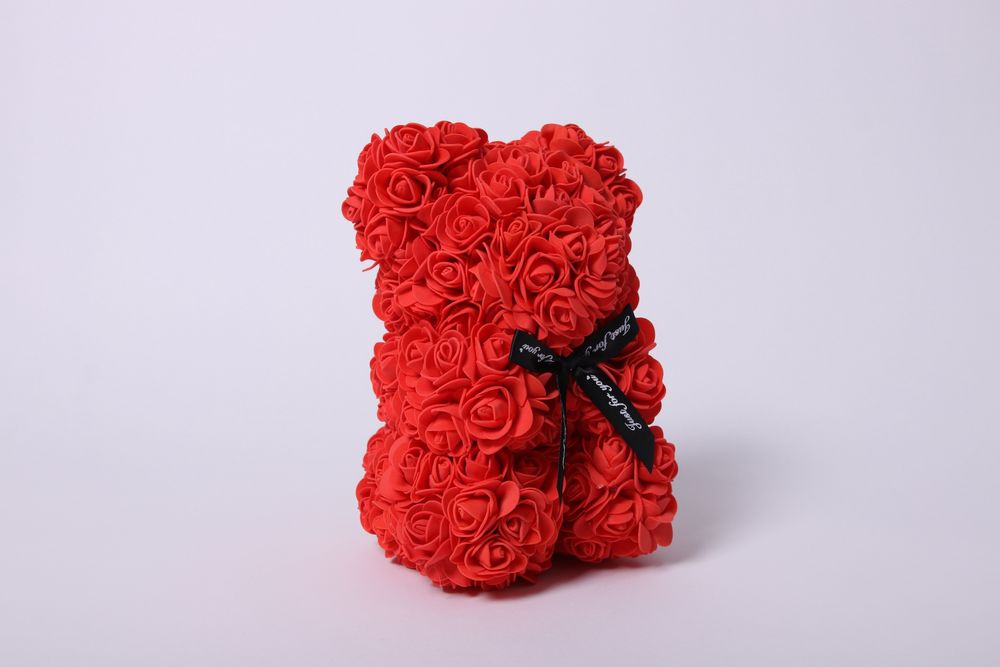 Мече от рози с кристали "Swarovski",кутия,бонбони и картичка