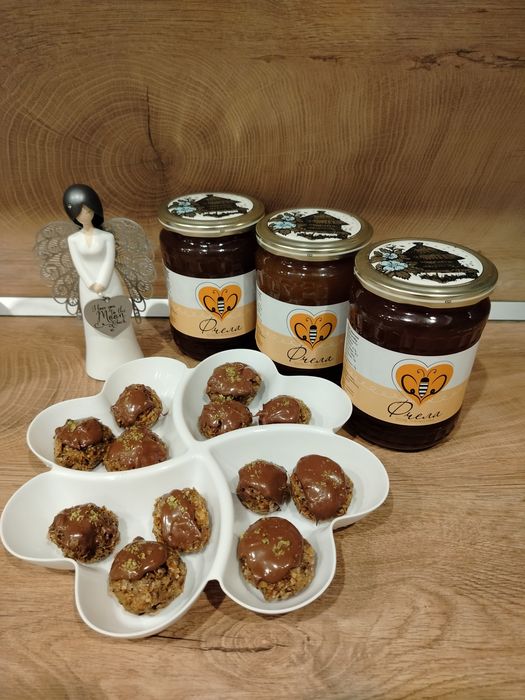 Вкусен и полезен пчелен мед от природата