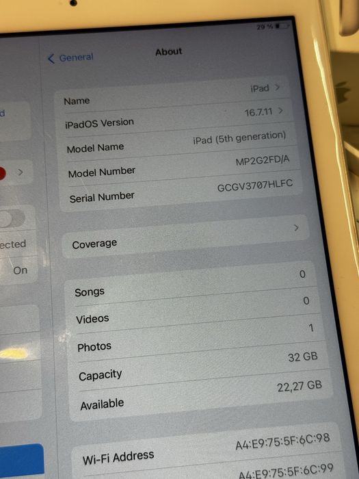 iPad gen 5, 32 gb, white