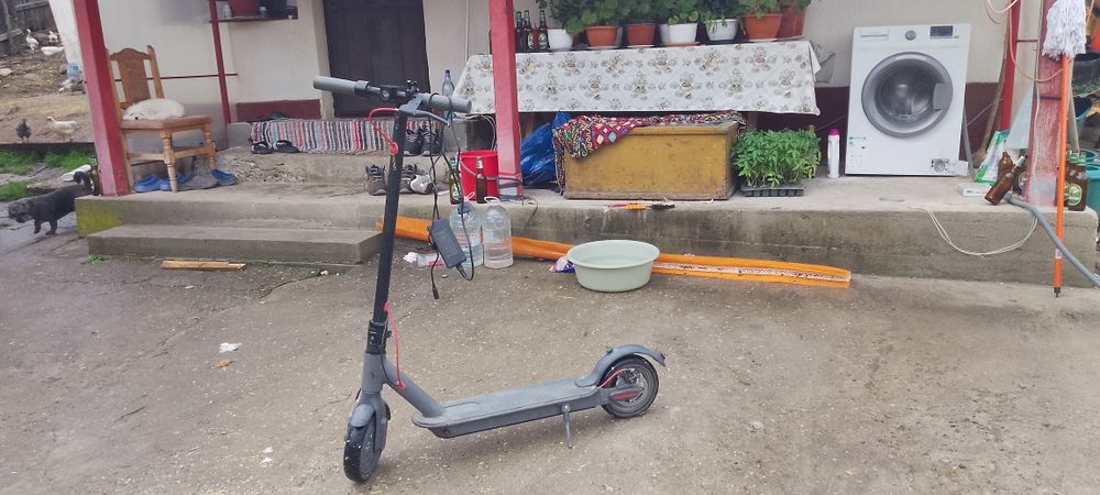 Trotinetă electrica 42 v stare foarte buna  prinde 30 km