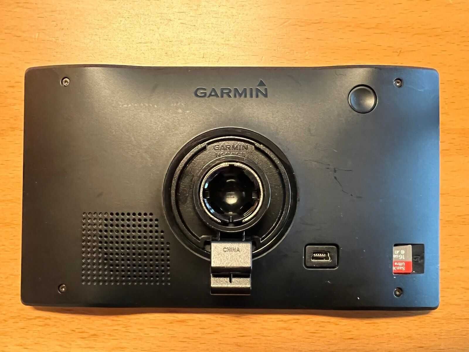 Garmin Drivesmart 60/61 + чисто нова безжична задна камера Garmin BC40