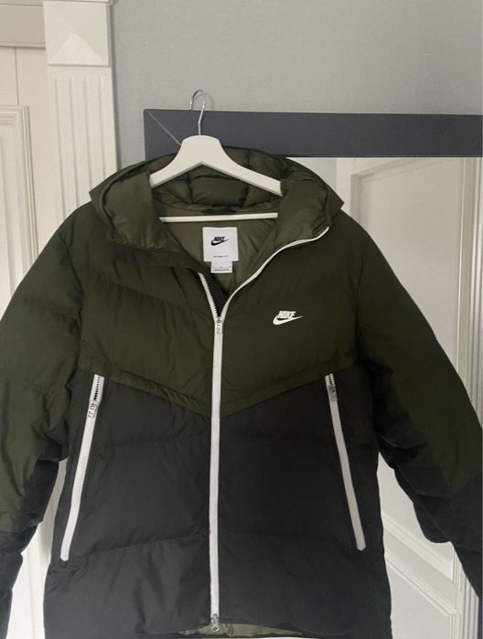 Vând Geacă Nike originală