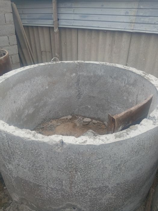 Бетонная колцо 1.70 диаметлы,   20мын. Крышка 20мын,