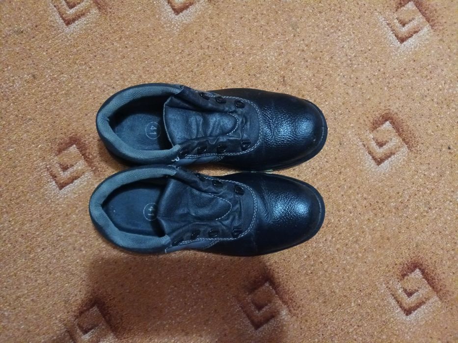 Vand bocanci din piele