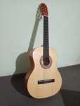 Gitara  klasic sotiladi