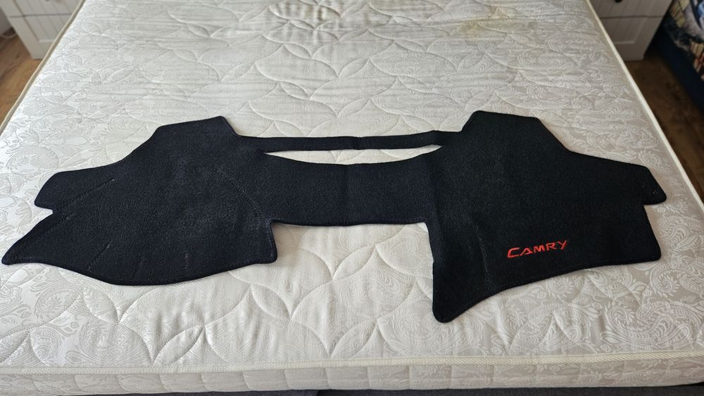 Накидка на панель камри 40