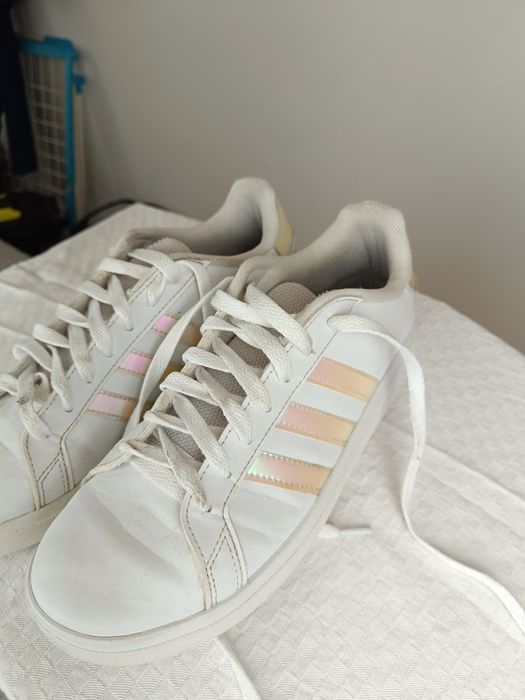 Adidas Grand Court Lifestyle – Бели дамски маратонки с перлени райета