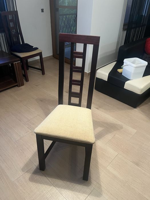 Scaune di lemn masiv