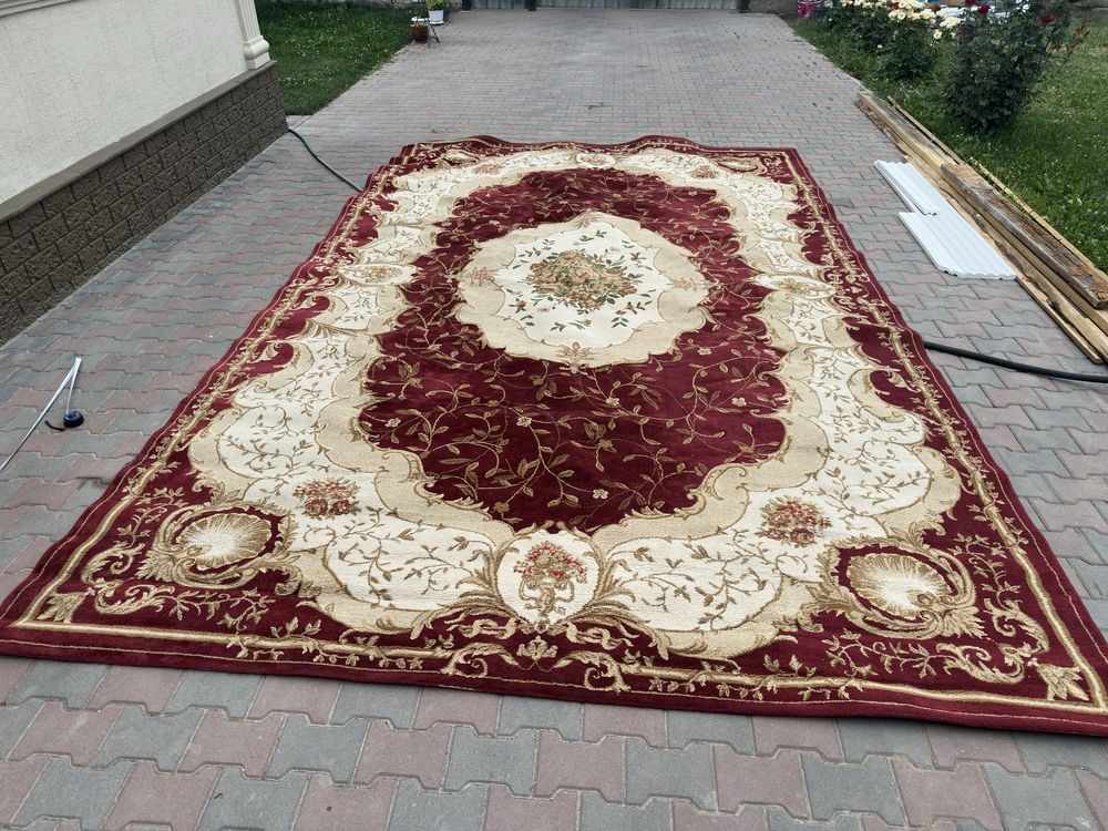 Ковер в хорошем состоянии