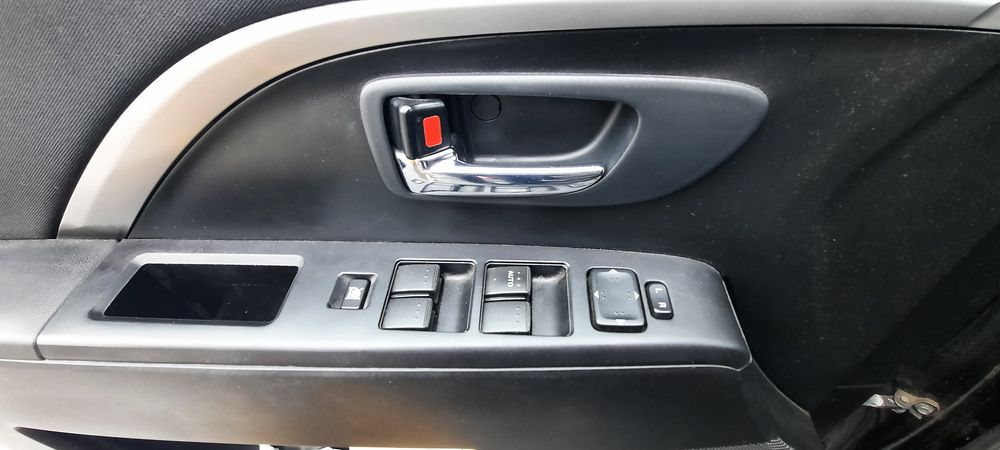 Vând Mazda noastră de Familie   ruleza excelent 7locuri  6 viteze etc.