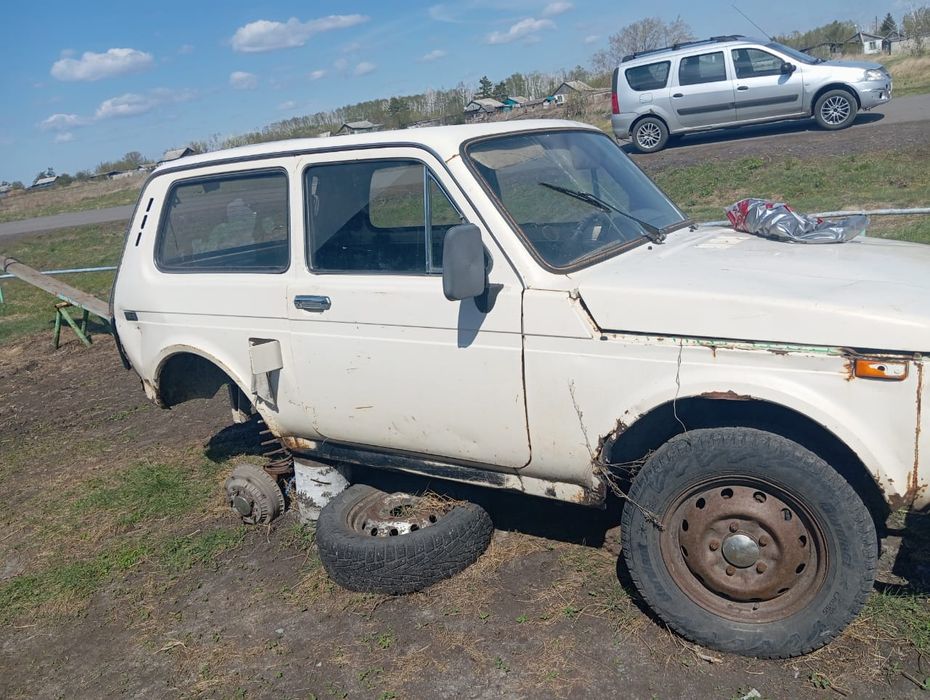 Продам запчасти на ниву 
Мотор-80
Коробка -40
Редуктор передний - 40