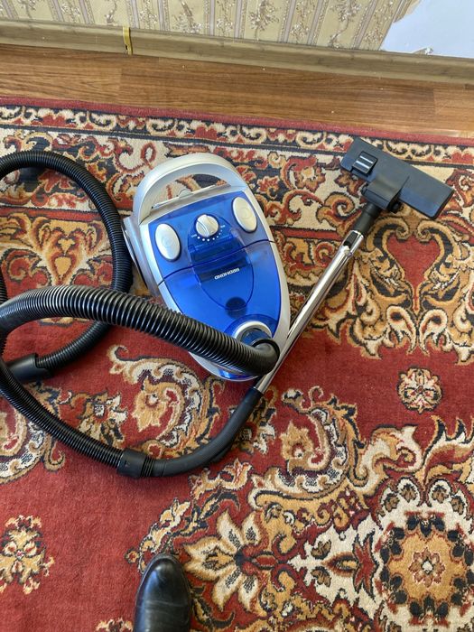 Продаю пылесос отлично состояни