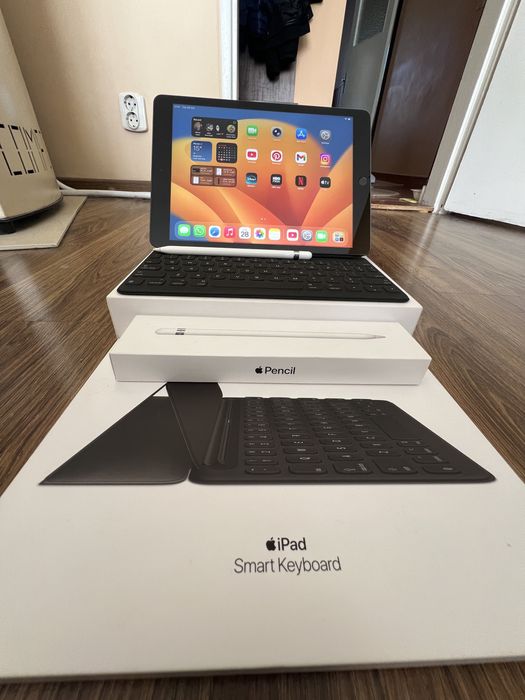 Apple Ipad 9 (2020) + apple pen 1 gen + apple keyboard folio