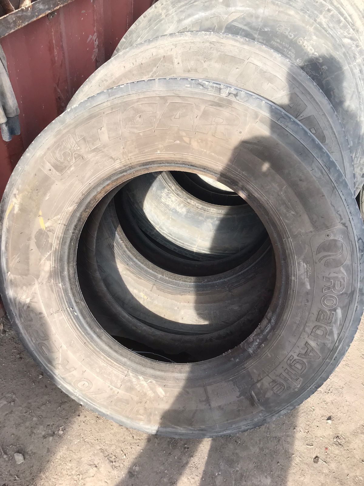 315/70 r22.5 продам 2 передковых