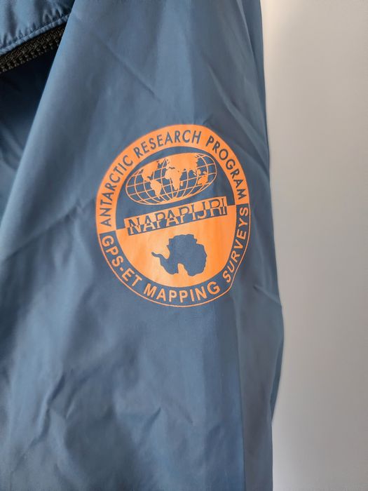 Geaca Napapijri, noua cu eticheta