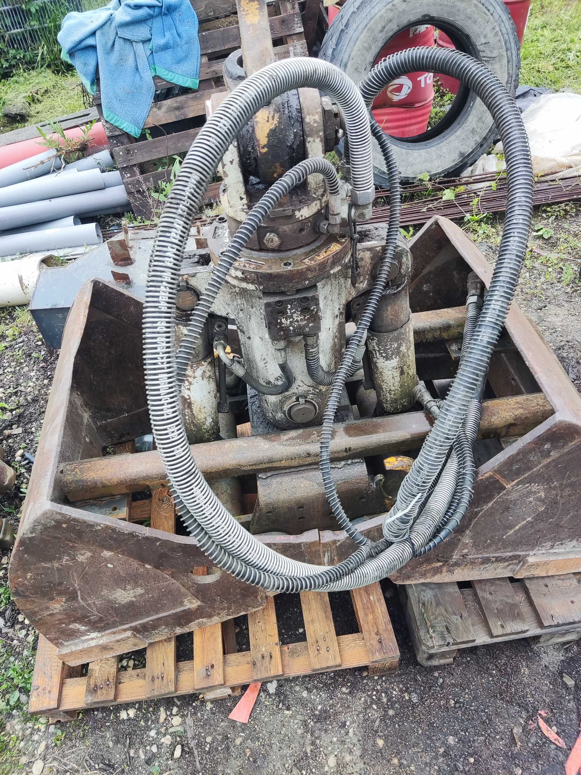 Vând cupe graifer pentru excavator