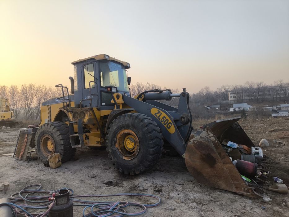 Продам погрузчик 3х кубовый