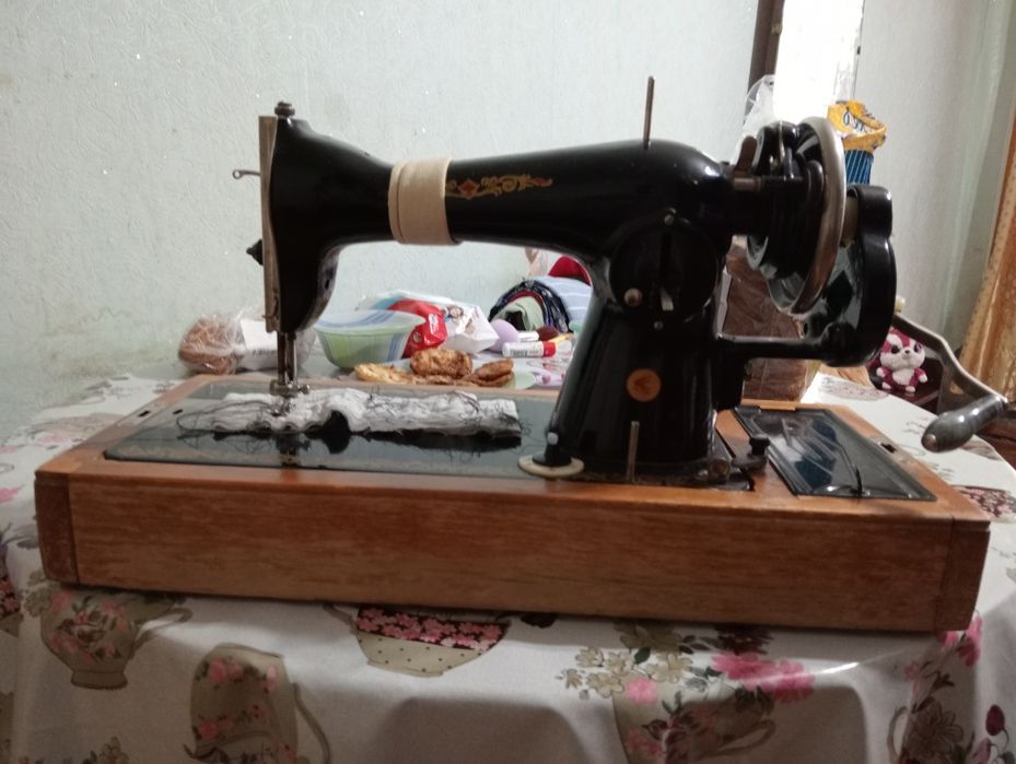 Продам машинку швейную