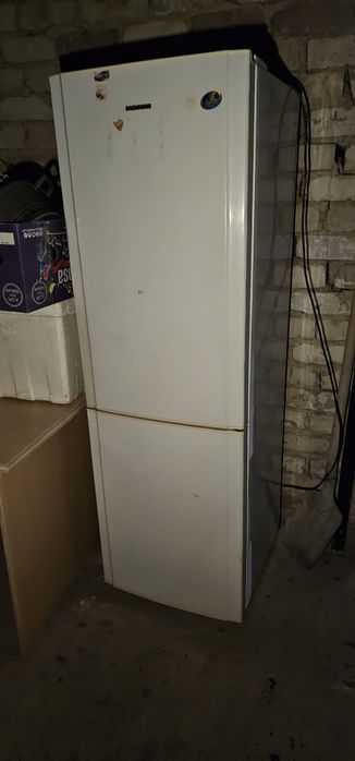 Холодильники продам