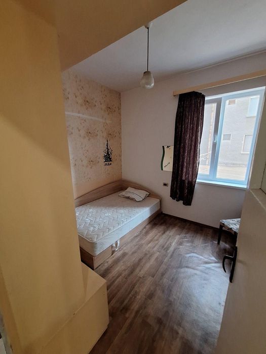 Дава се под наем Тристаен апартамент в Пловдив, Център - 107 кв.м за 434 € - Снимка #1