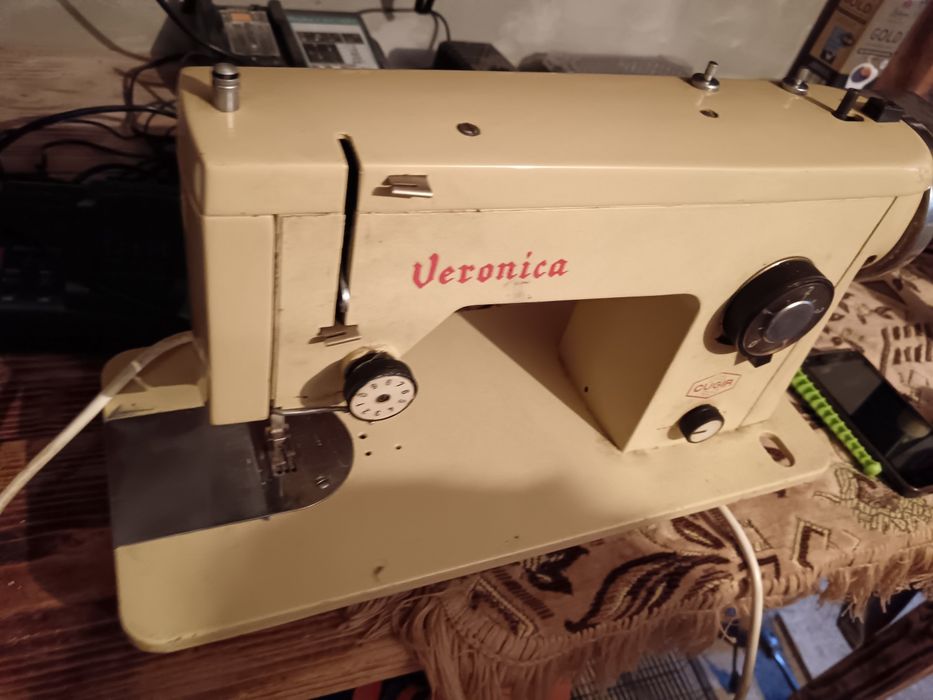 Mașină de cusut Veronica