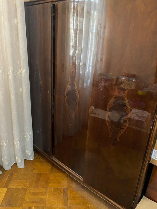 Трех дверный шкаф