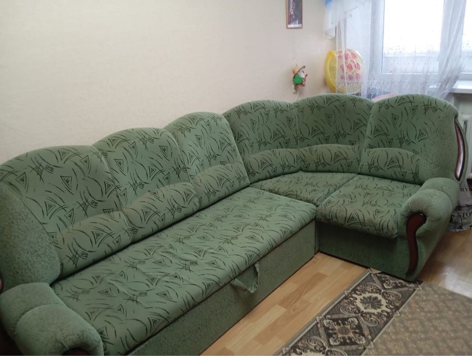 Диван угловой для гостиной комнаты отдам даром