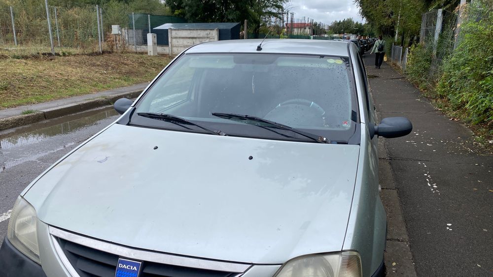 Vând Dacia logan an 2005