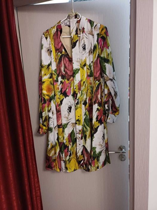 Продавам рокля MARCIANO by Guess