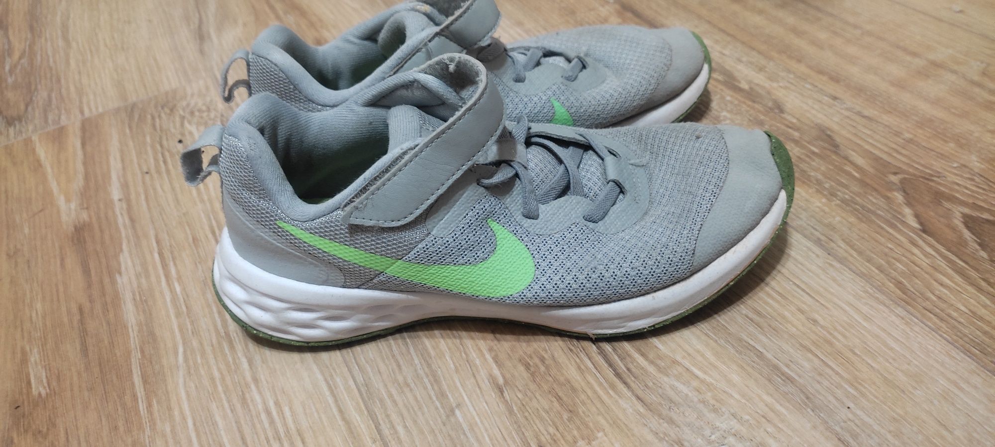 Маратонки nike 34 номер