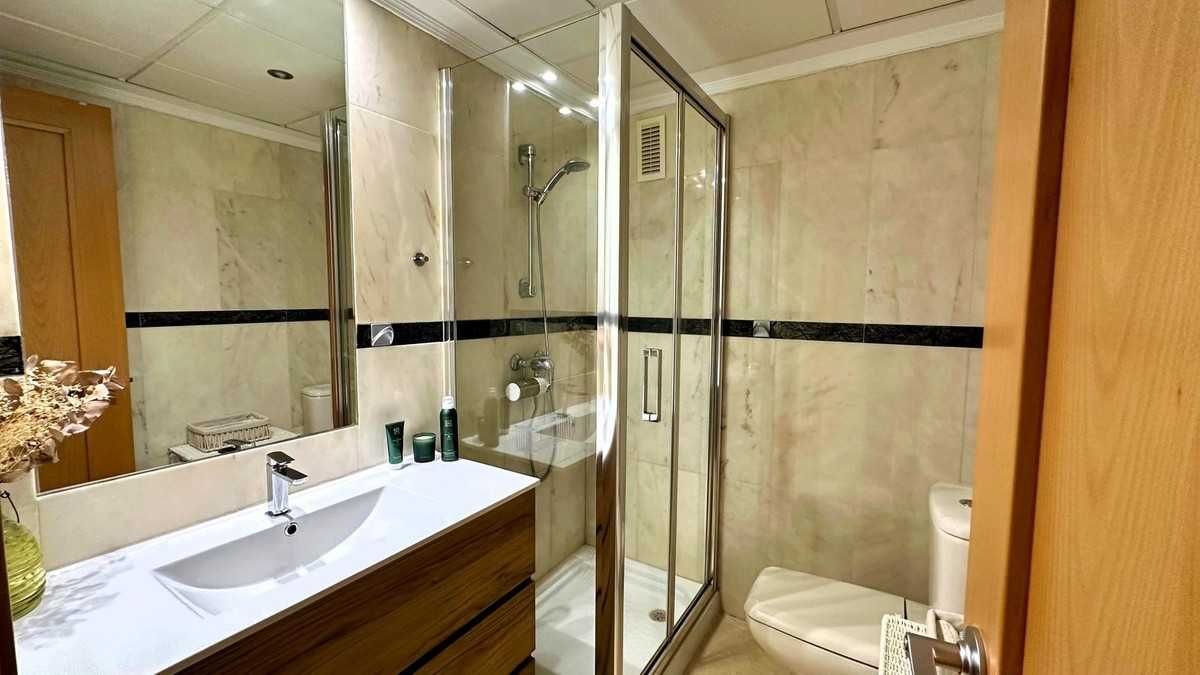 Дава се под наем Двустаен апартамент в София, Център - 55 кв.м за 408 € - Снимка #2