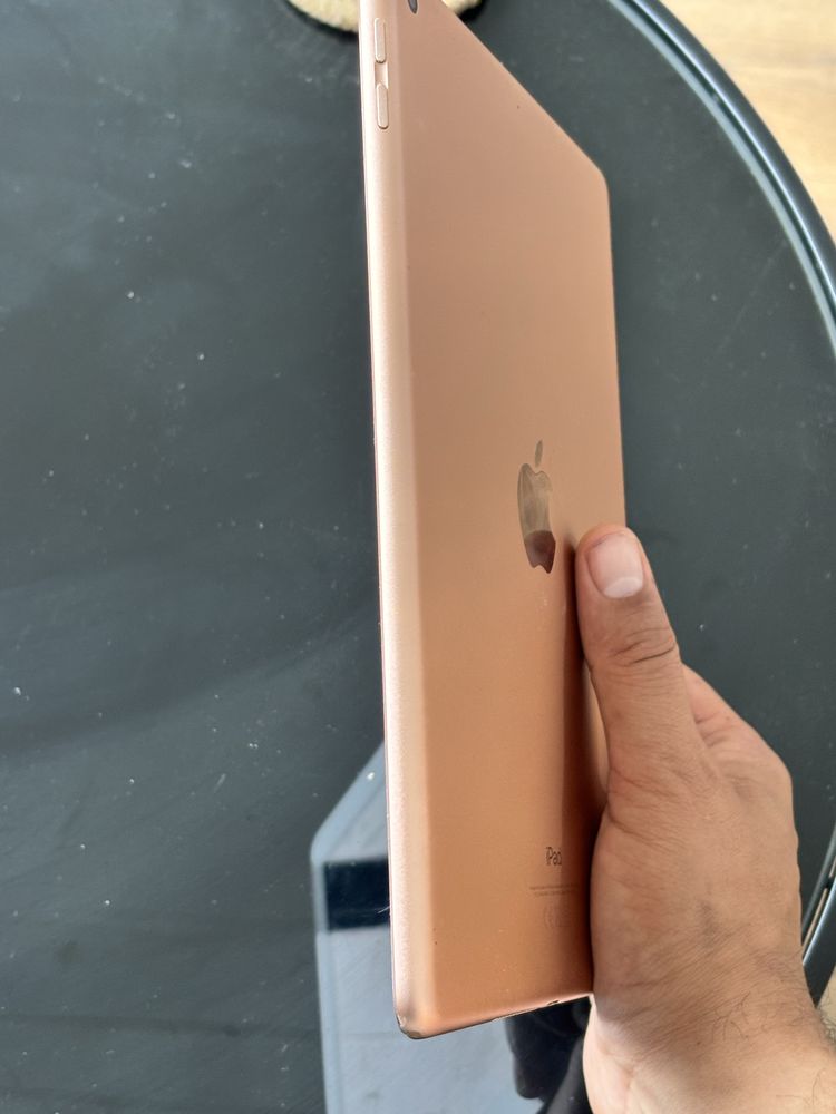 Ipad 6th gen 128gb defecta/ porneste soft defect