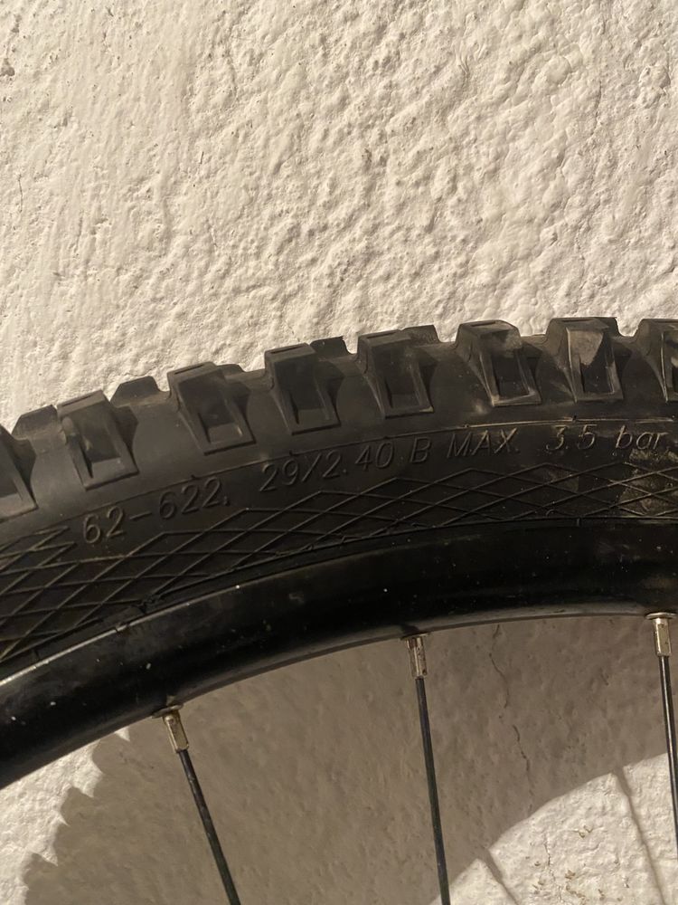 Janta mtb 29 spate complet echipata cauciuc schwalbe