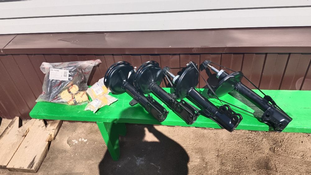 Продам новый , Амортизатор подвески передние и задние Lexus RX