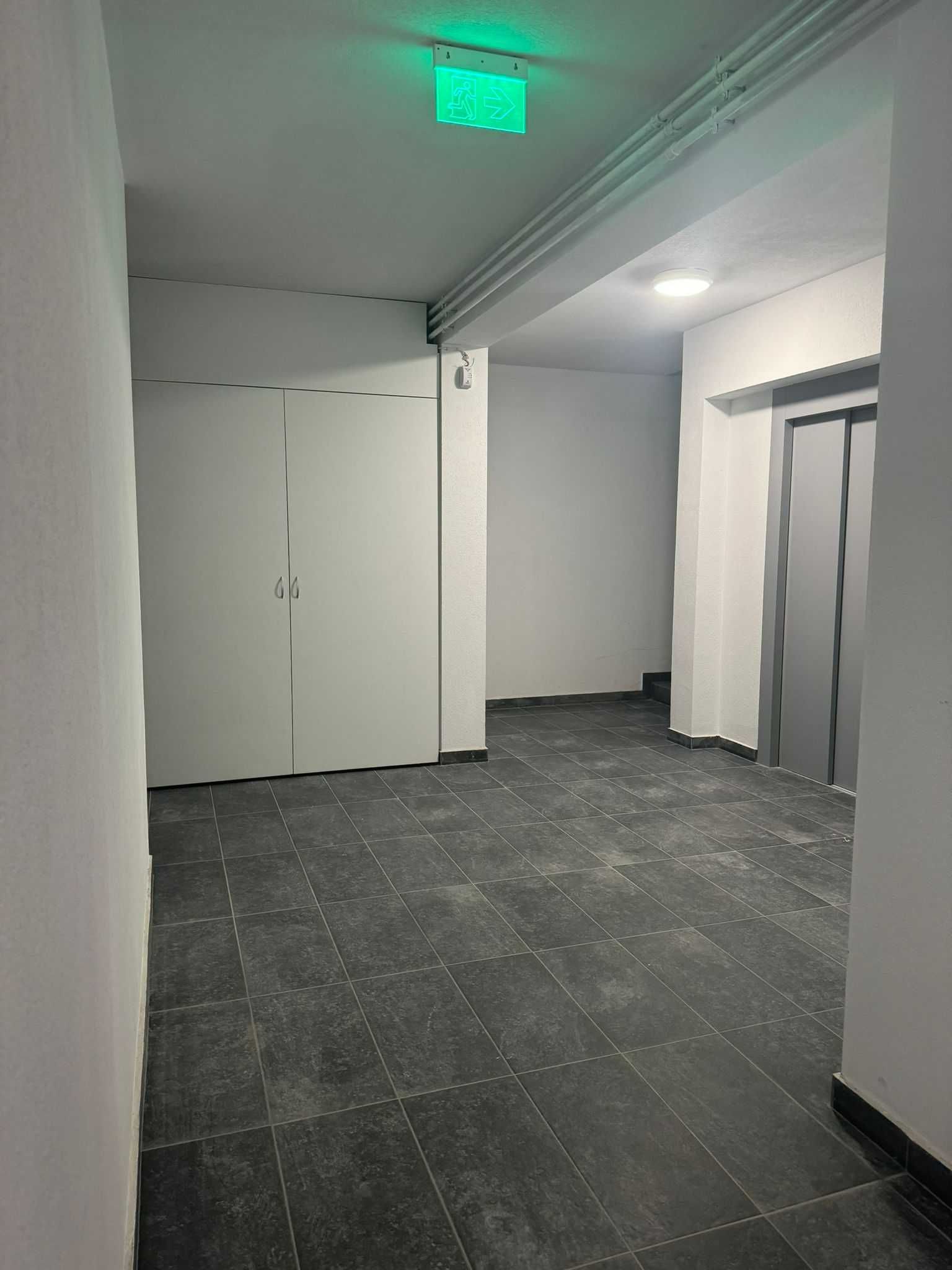 Apartament de 2 camere cu balcon, ultrafinisat, zona BMW, Vivo