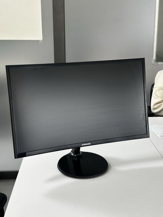 Monitor curved  Samsung 24 ideal xolatda