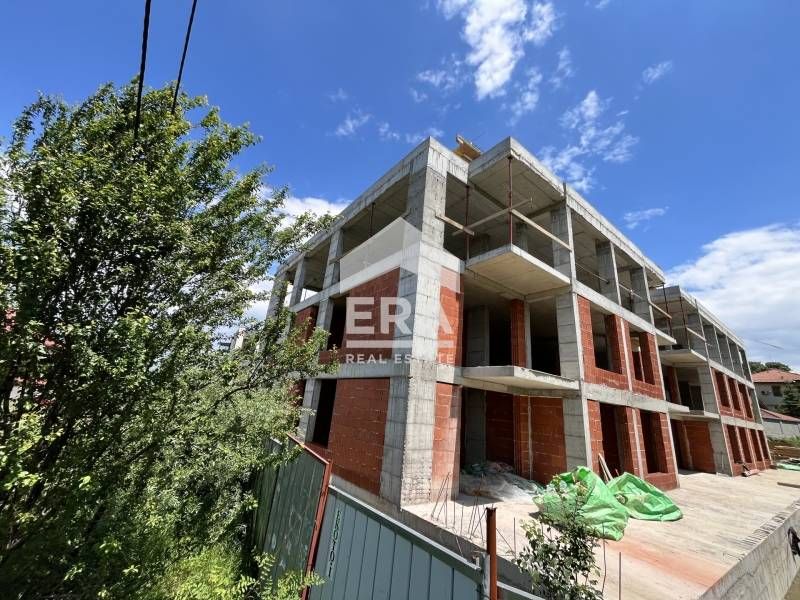 Партерен тристаен апартамент в луксозна сграда в  м - т Гърдова глава