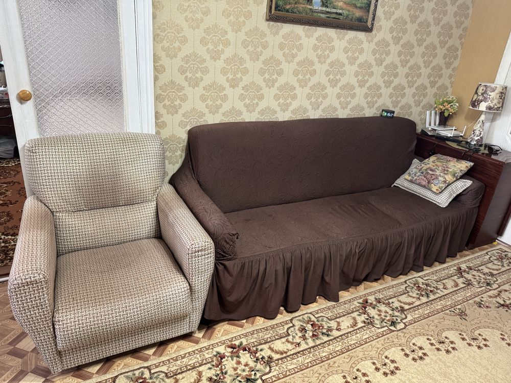 Продам диван и два кресла