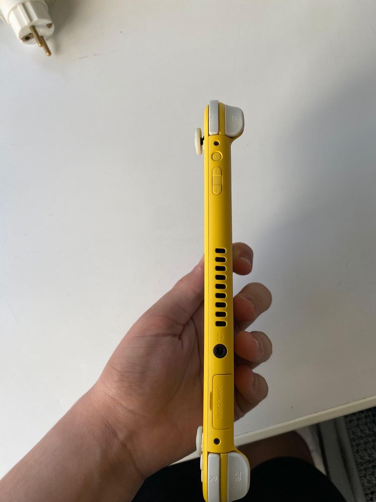 Nintendo Switch Lite galben+cutie+card 256gb+husă+încărcător|ca nou