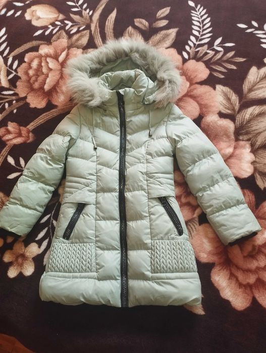 Куртка б/у  зимняя для девочек