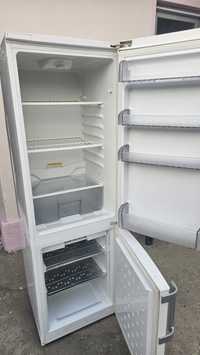 Vând frigider în stare buna de funcționare