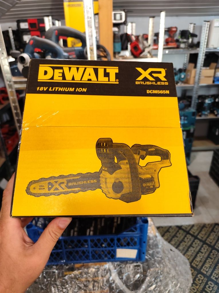Акумулаторен трион Девалт DeWALT DCM565