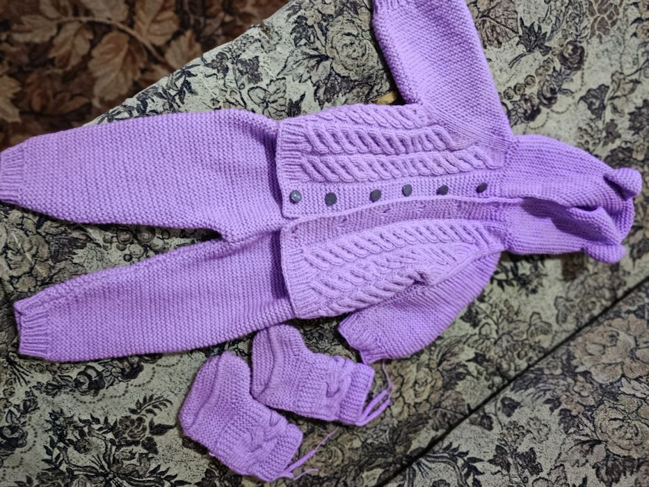 Продам детские теплые крстюмы