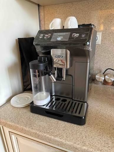 Кофемашина автоматическая De’Longhi ECAM450.86. T ! Отличное качество