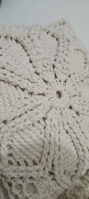 Pernute crosetate handmade 40*40 cm 80 lei