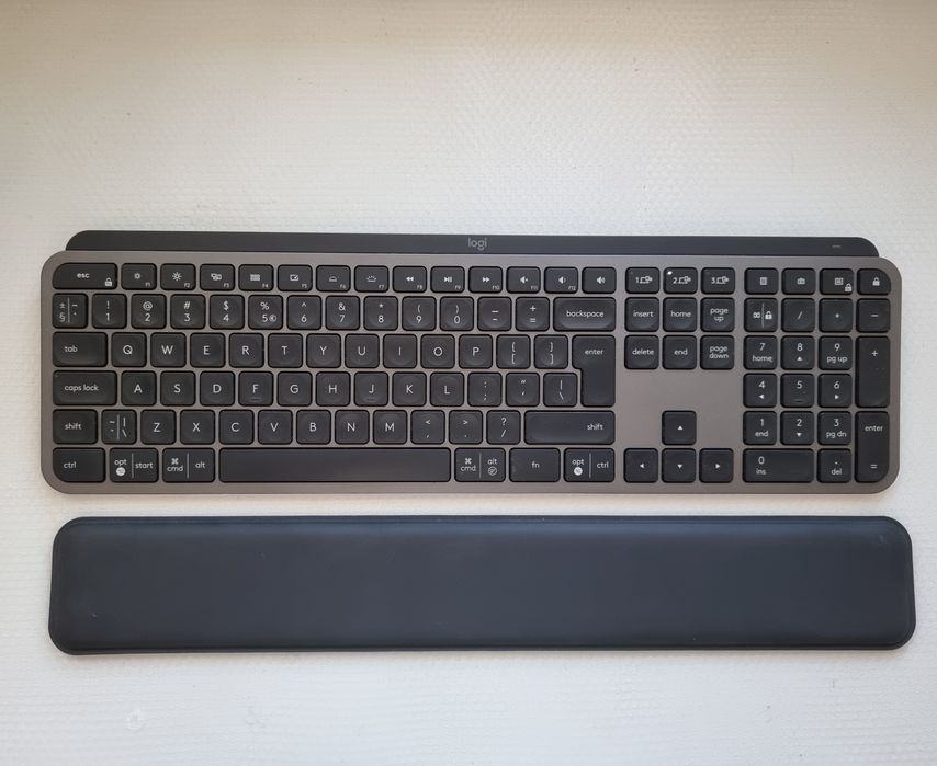 Logi Mx Keys + Mx Palm Rest
