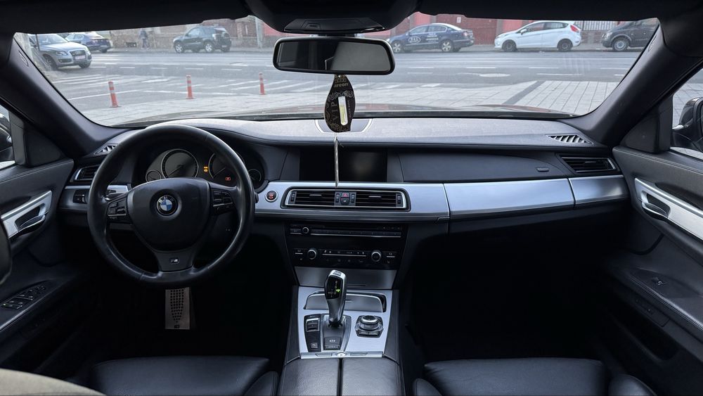 Bmw seria 7 / f01 / 730d / 245cp / M pachet / impecabil