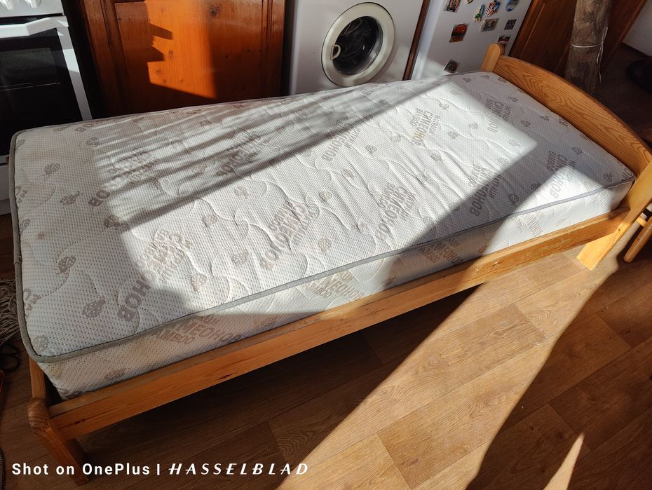 Легло единично креват с матрак от масивно дърво за един човек